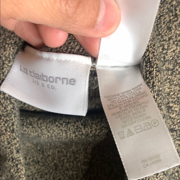 Like new Black and Tan Open Cardigan with skirt - Picture 7 of 7